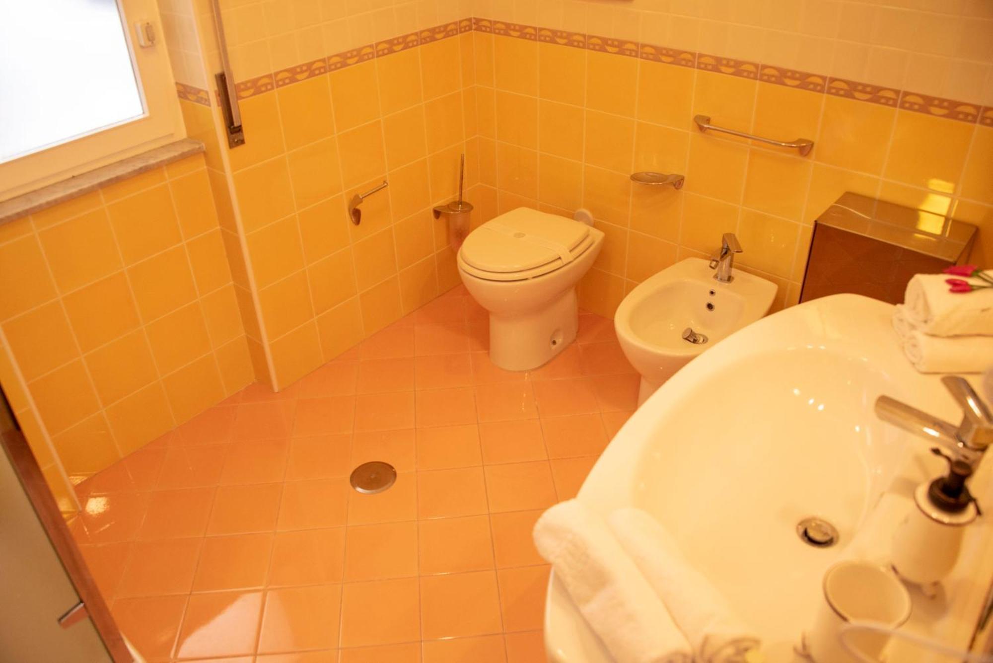 Reginella Guest House Salerno Luaran gambar