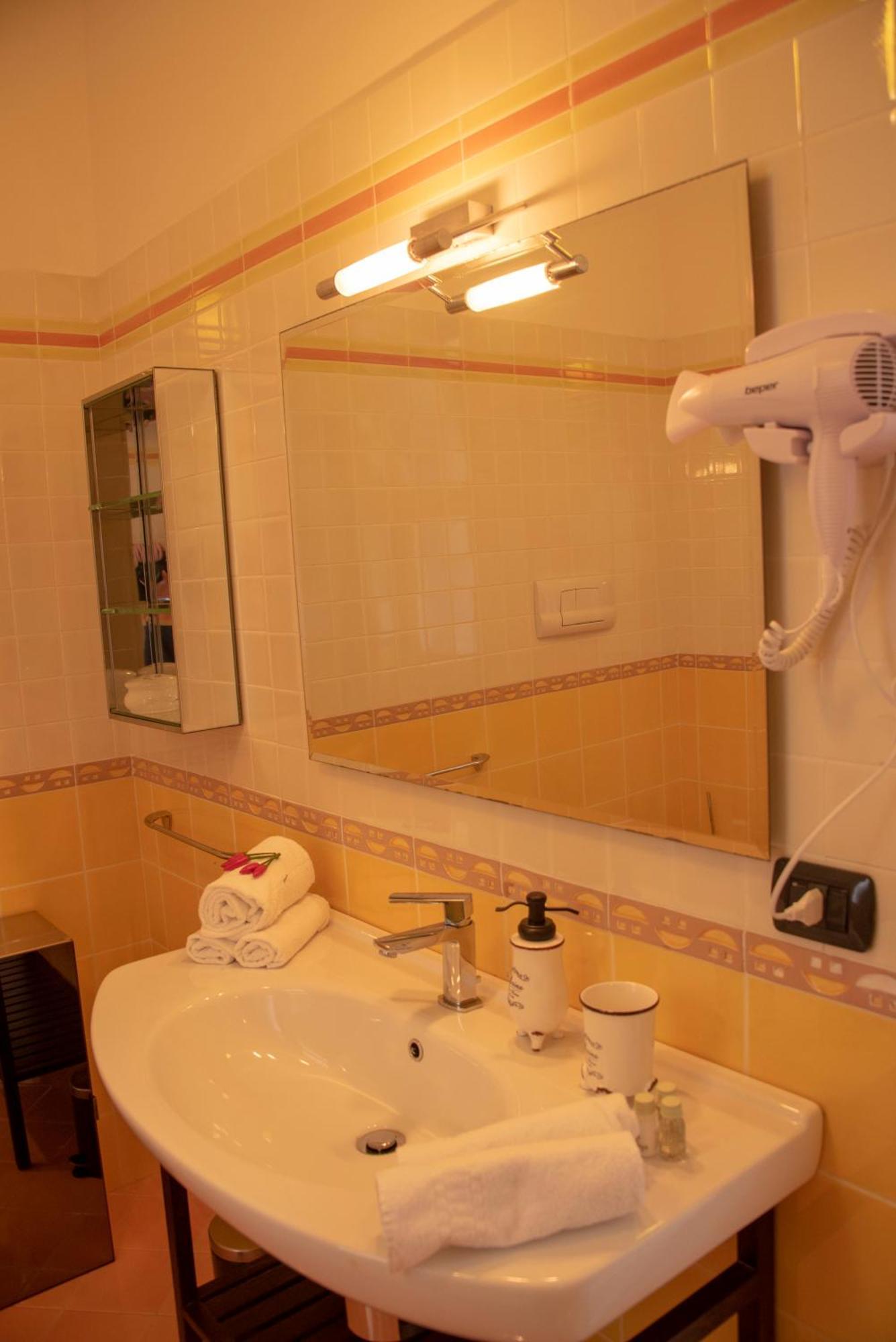 Reginella Guest House Salerno Luaran gambar